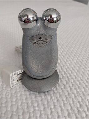 NuFACE Trinity Facial Toning Device — Silver